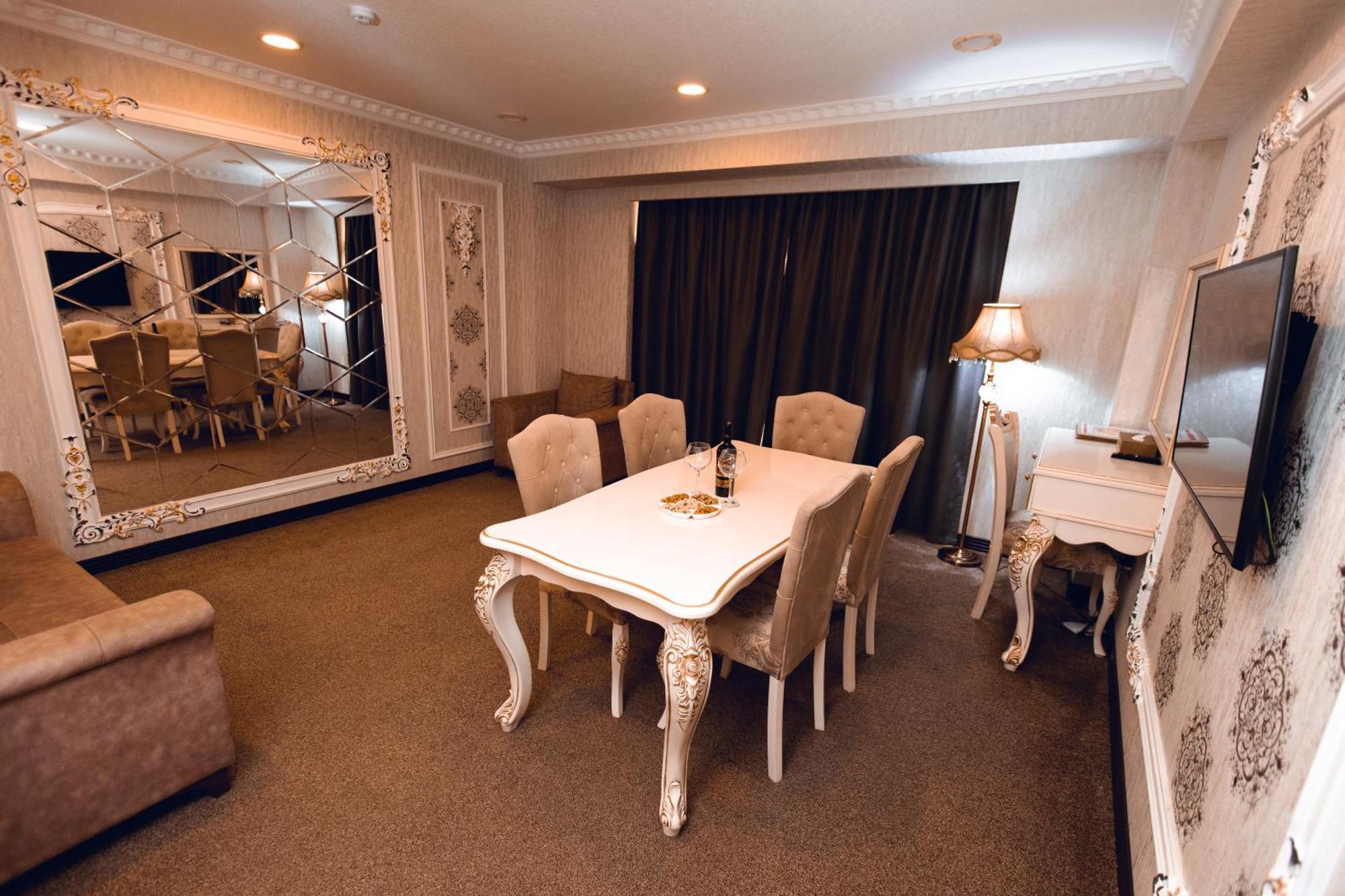 Baku Hotel 간자 외부 사진