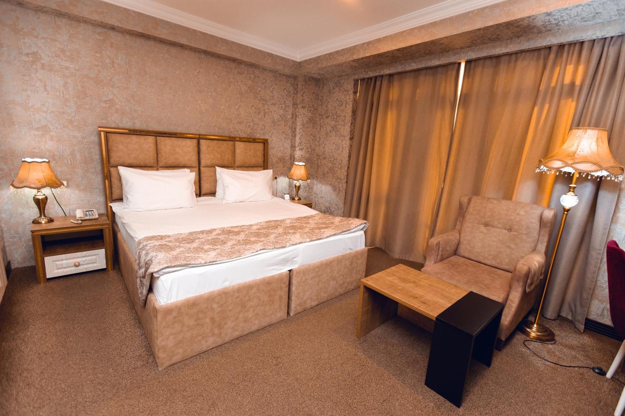 Baku Hotel 간자 외부 사진