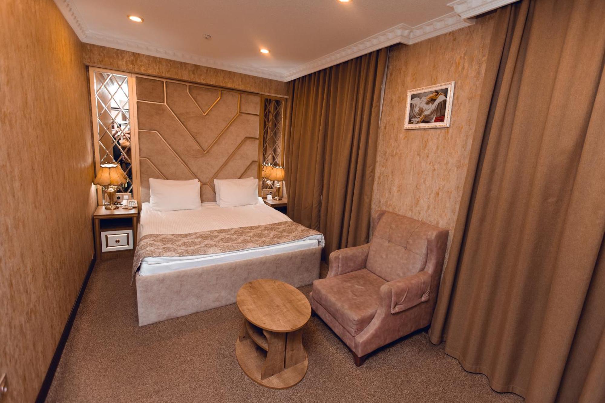 Baku Hotel 간자 외부 사진