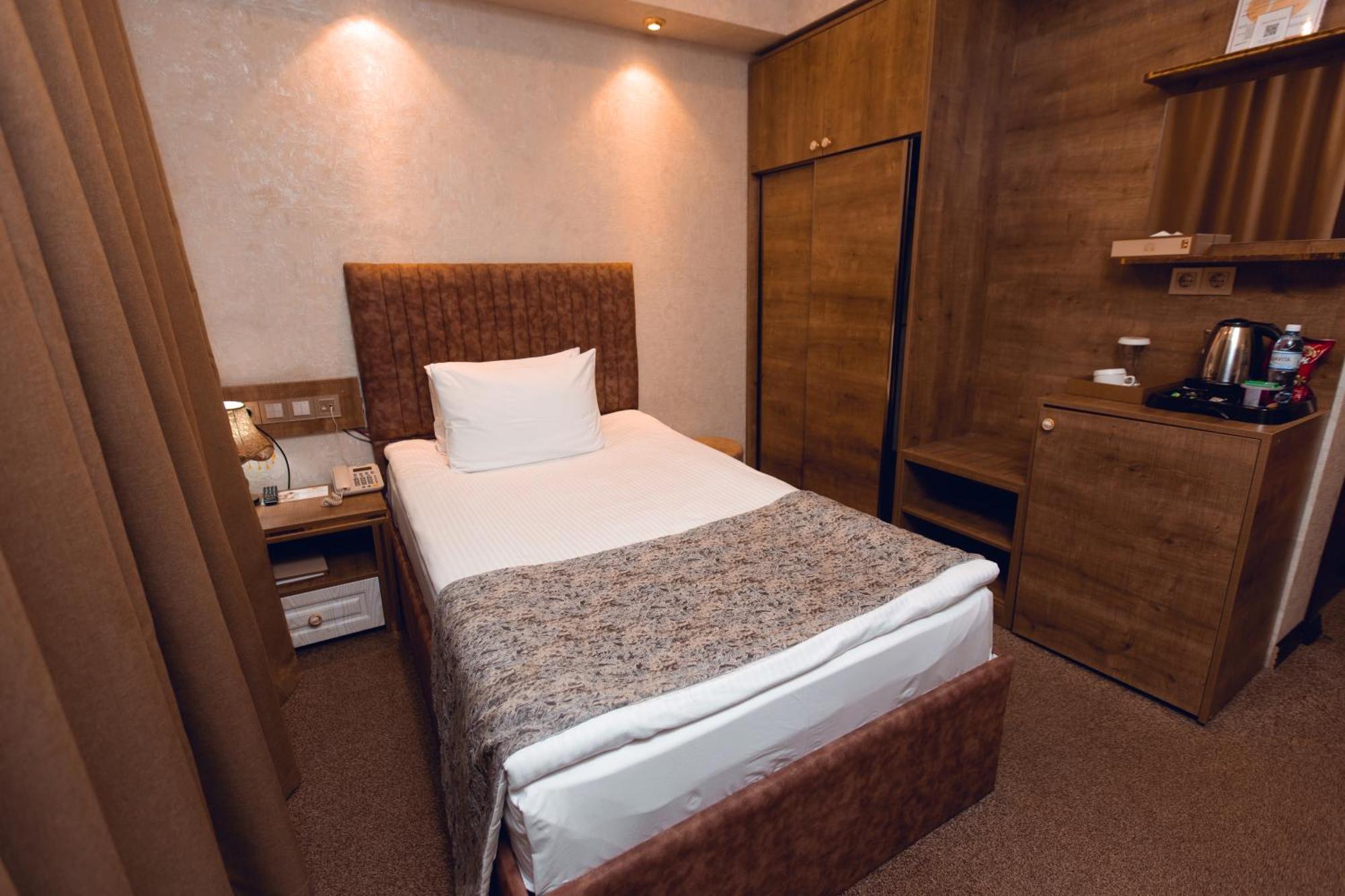 Baku Hotel 간자 외부 사진